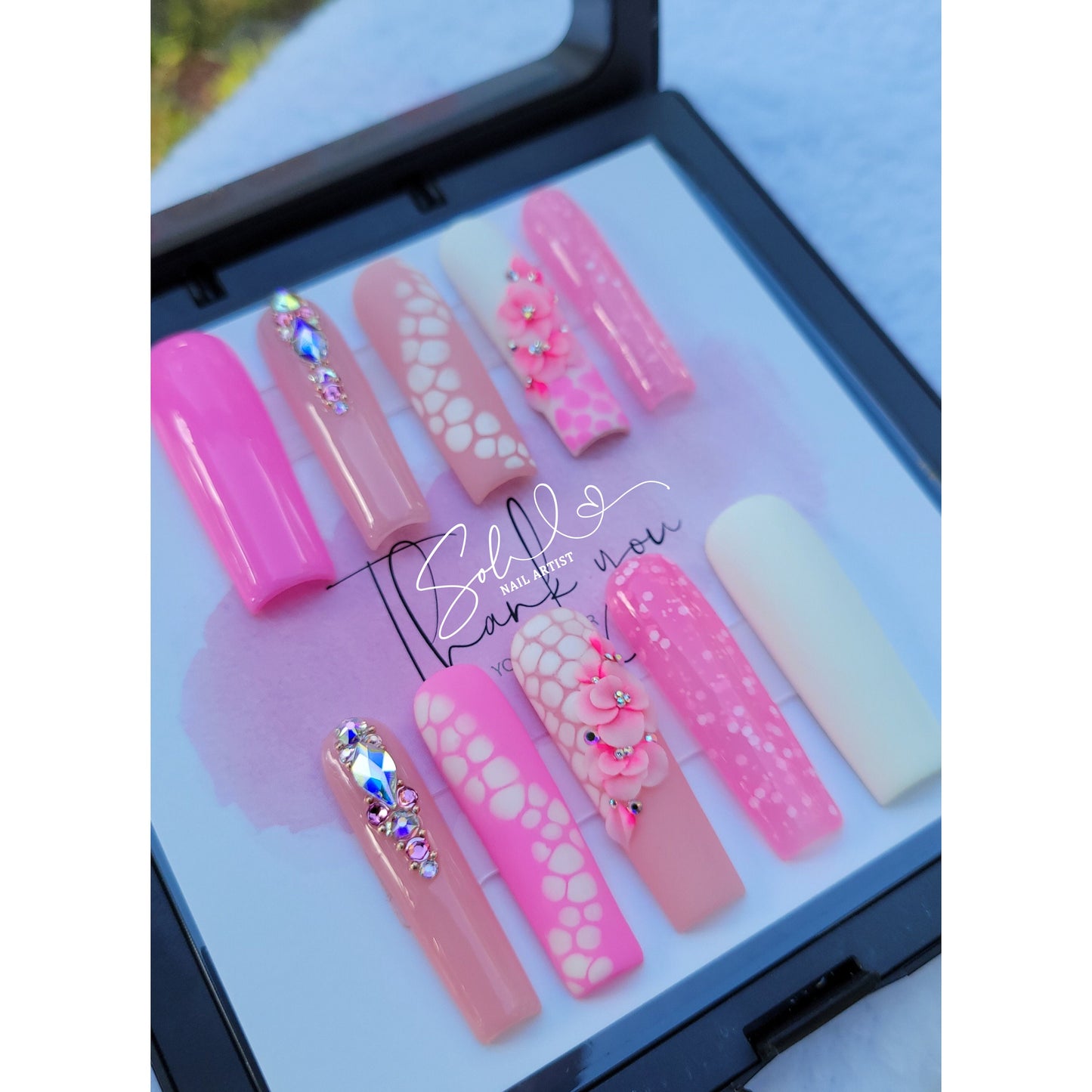 Press-on Nails Pink and white