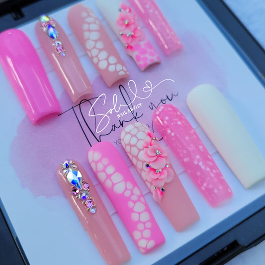 Press-on Nails Pink and white